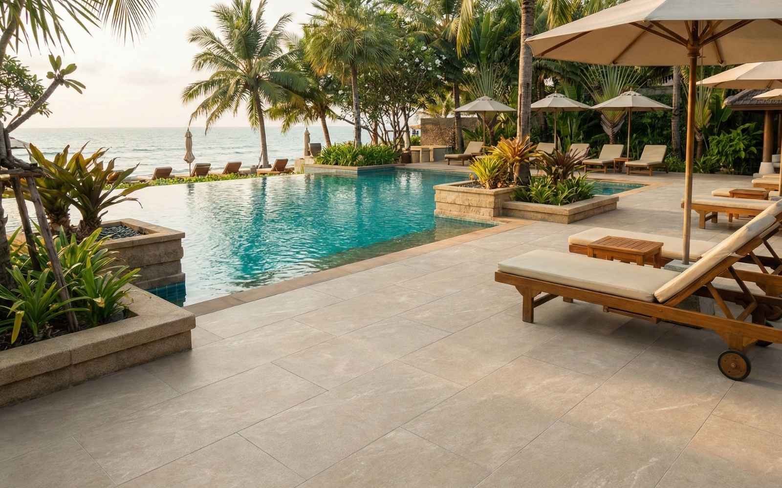 สระว่ายน้ำสไตล์รีสอร์ท Stravon